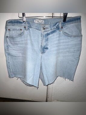Light Wash Denim Cutoff Shorts - Unknown Brand